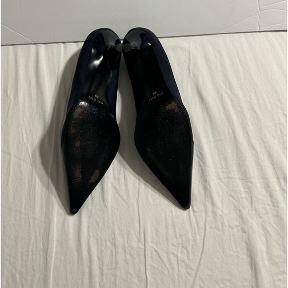 PreOwned woman’s size 8 heel Nine West in navy​ - Picture 4 of 5